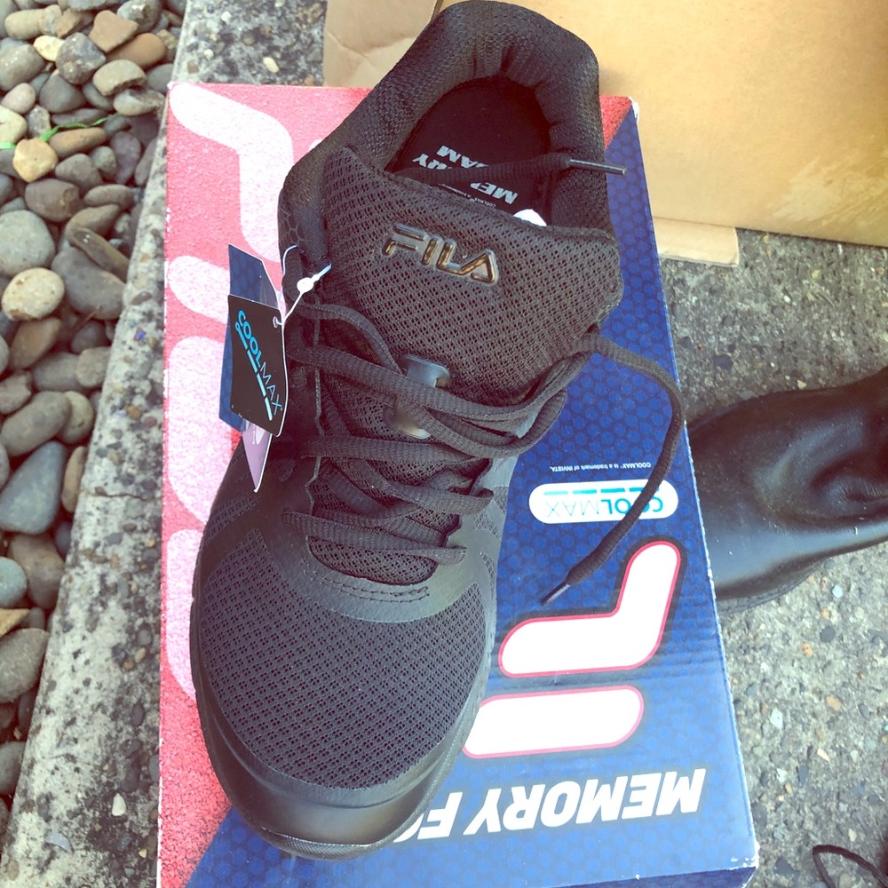 FILA MEN’S RUNNING SHOES ALL BLACK SIZE 10 NIB